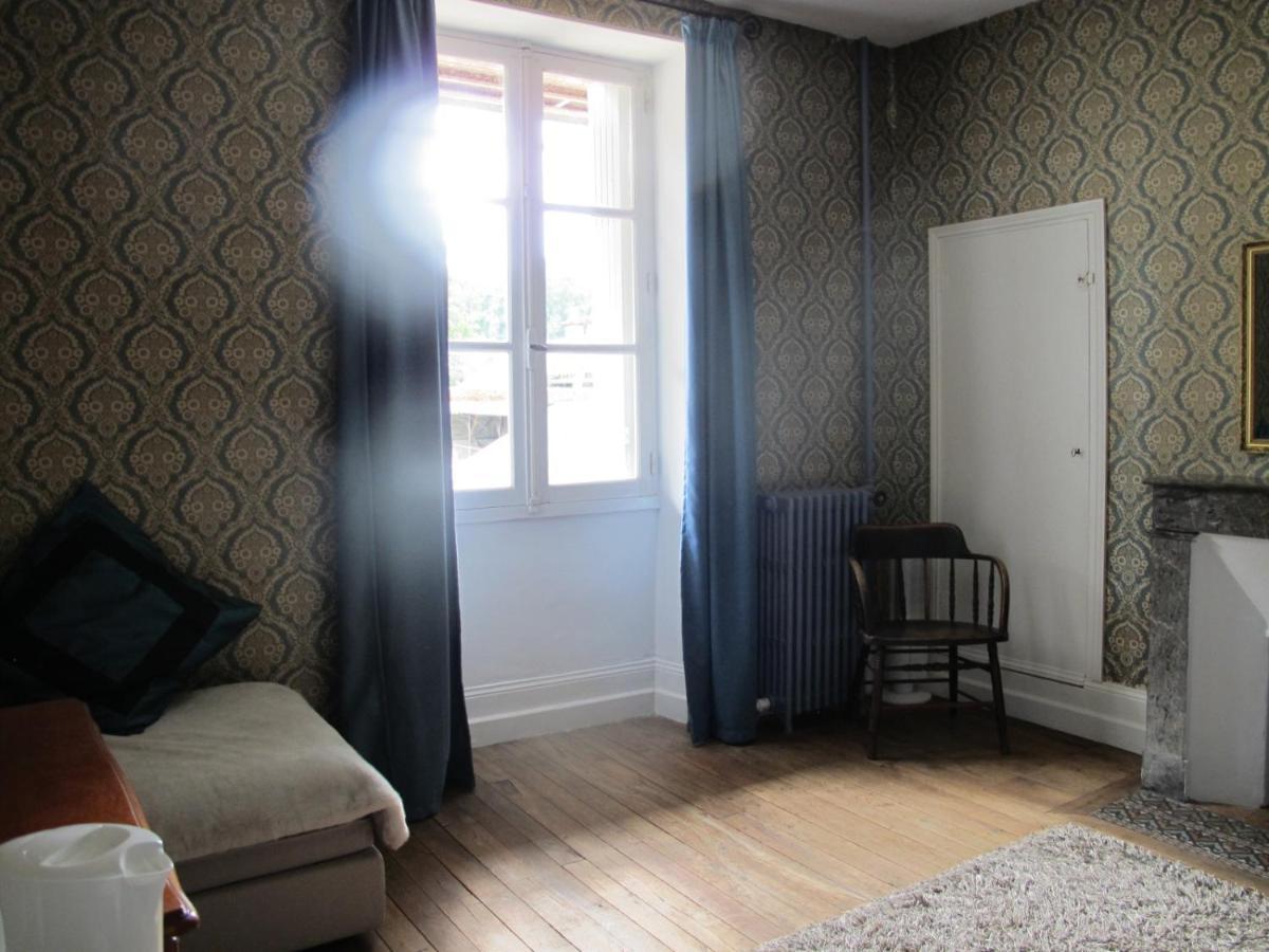 Bed and Breakfast Chezlola Civray  Экстерьер фото